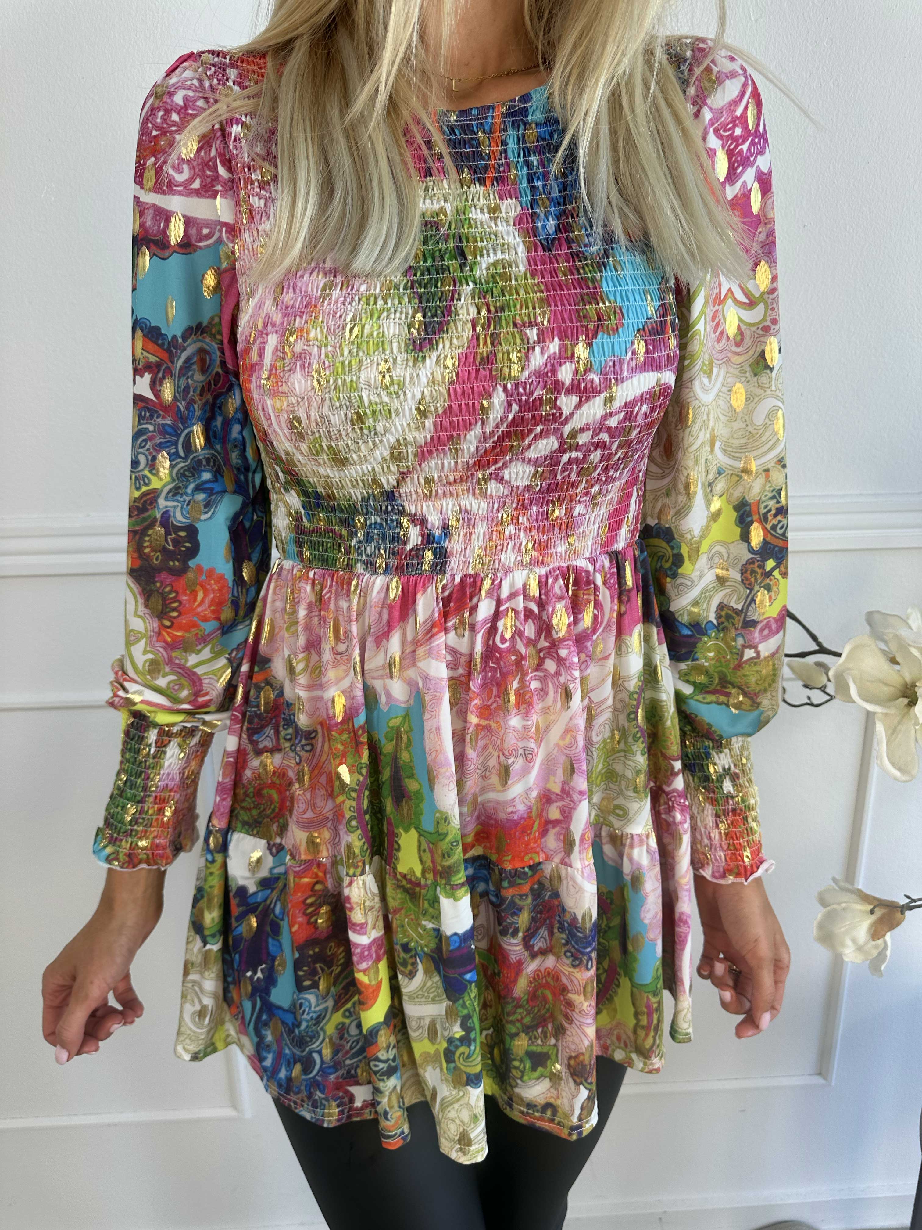 Kelly Elements Shirt - Elastisk blus med smock över bröstet